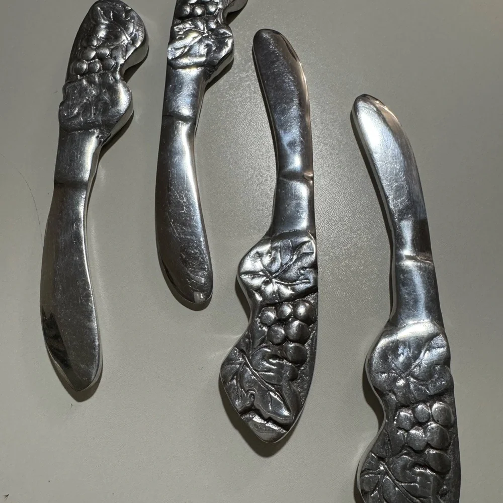 Silver Leaf Design Butter Spreaders. VTG